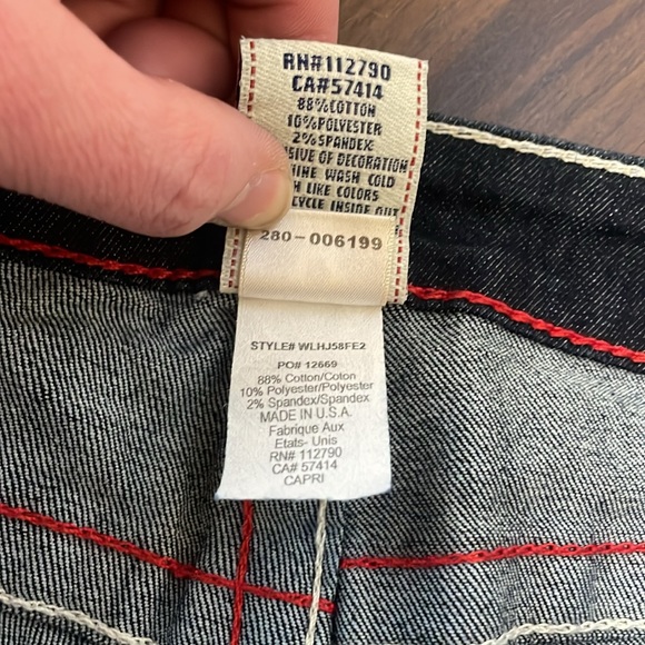 TRUE RELIGION WLHJ58FE2 Americana Chain Dark Rinse Capri Jeans $209 EUC 28 - Picture 12 of 13